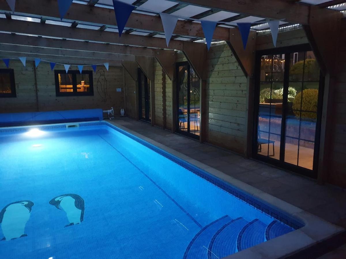'Monktonmead Lodge' In Secluded Setting, With Private Indoor Pool. Ryde Kültér fotó