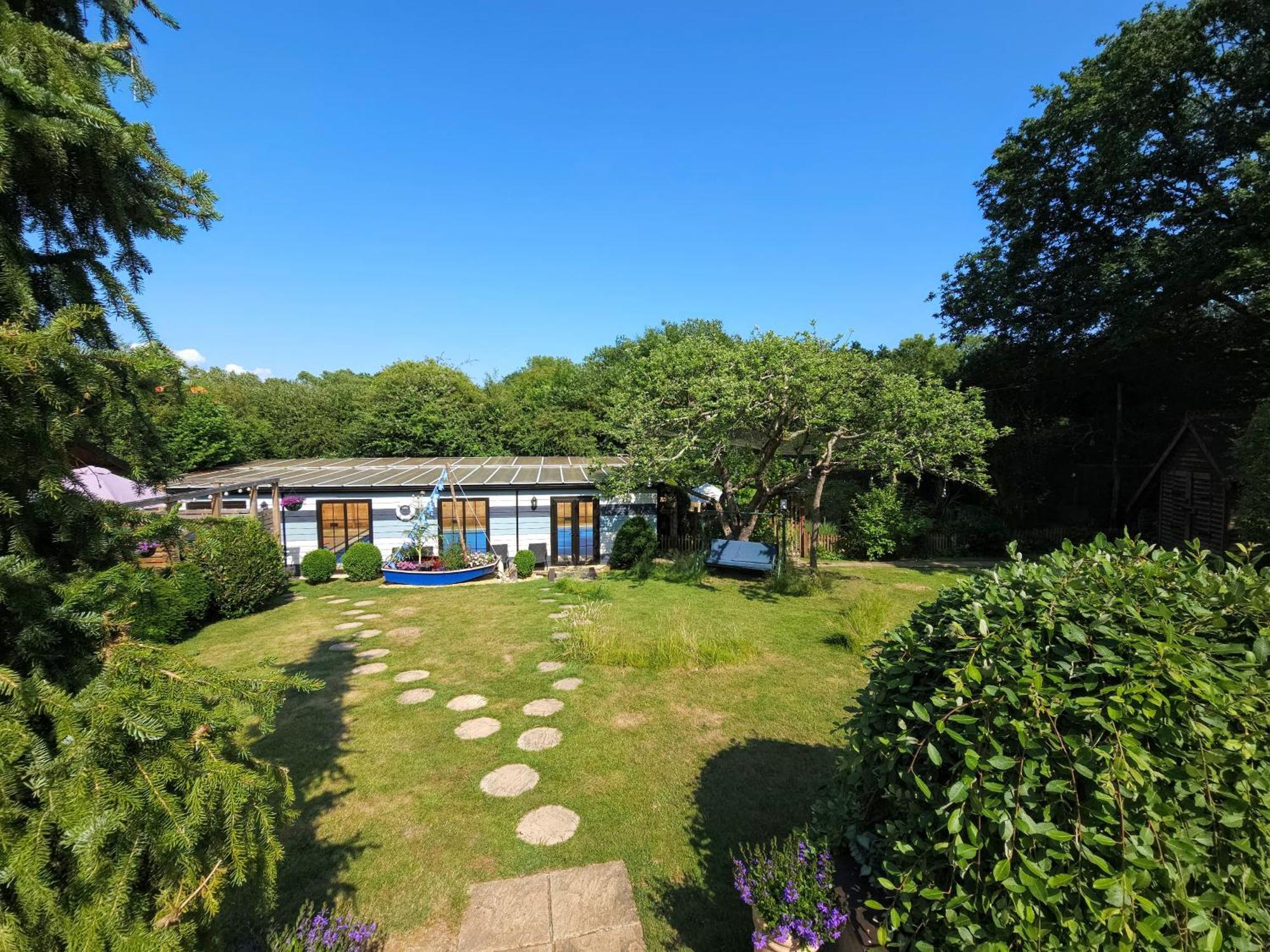 'Monktonmead Lodge' In Secluded Setting, With Private Indoor Pool. Ryde Kültér fotó